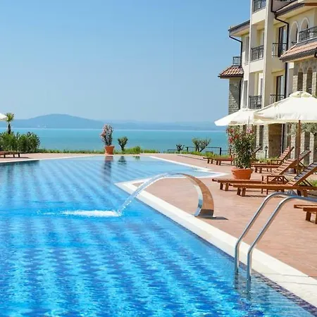 Luxe 3-room Sea View Apartment *
